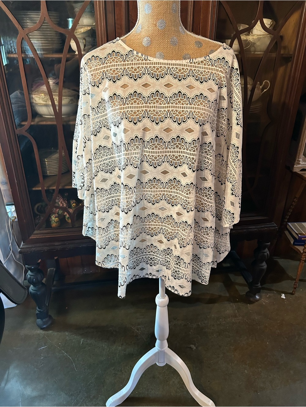 Chicos Women’s white and Black Printed Boatneck Top size 3